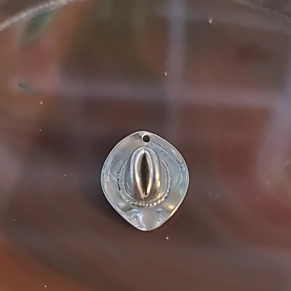 Vintage sterling silver cowboy hat charm or pendant western - Picture 2 of 4